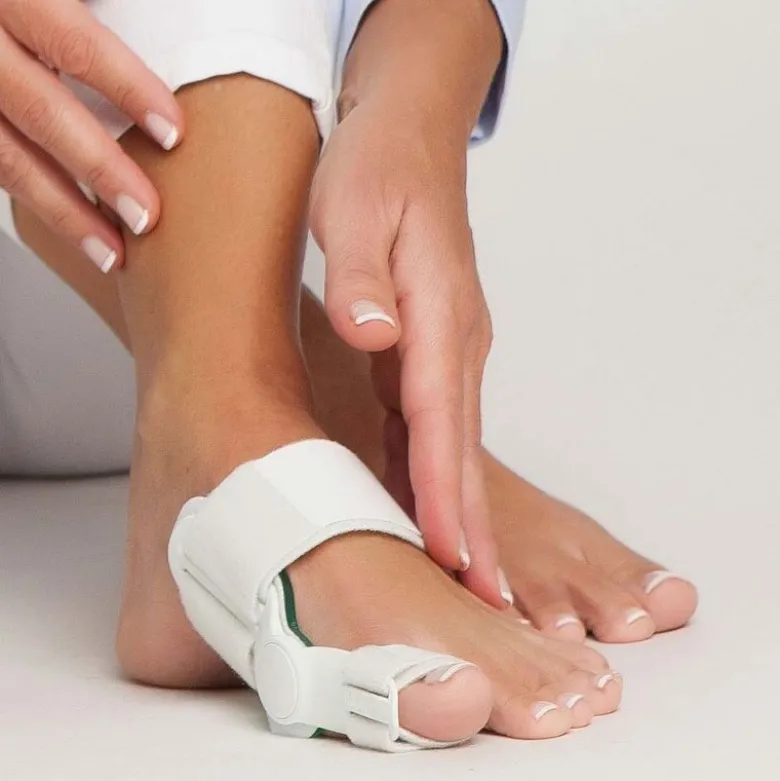 Hallux-Valgus-Schiene Russka Hallufix mit Gel-Seitenkissen